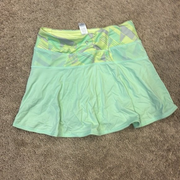 Size 12 Ivivva skort - Picture 2 of 3